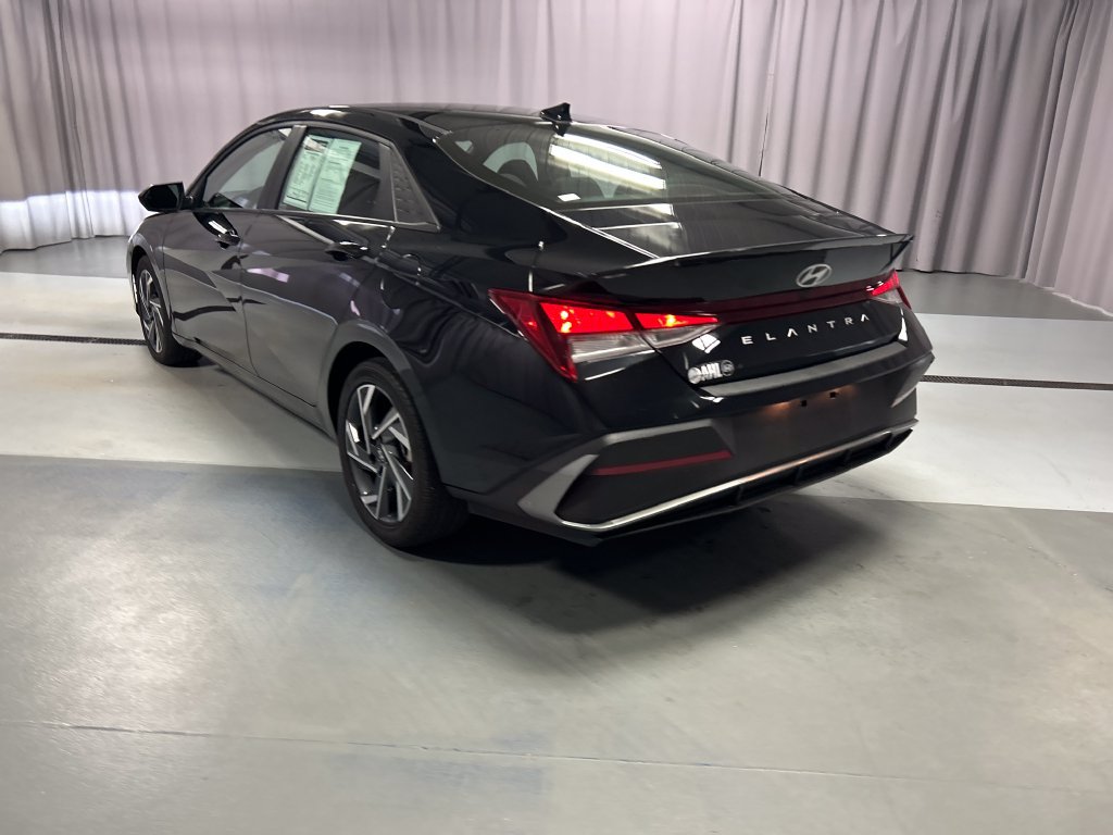 Used 2025 Hyundai Elantra Sport FWD image 5