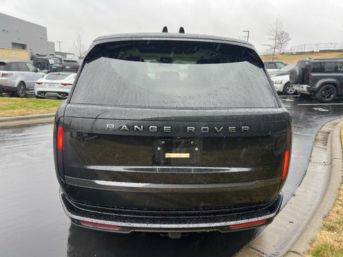 Used 2025 Land Rover Range Rover Long Wheelbase SE image 6