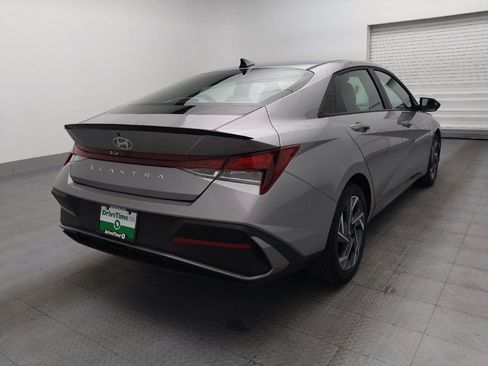 Used 2025 Hyundai Elantra Sport FWD image 9
