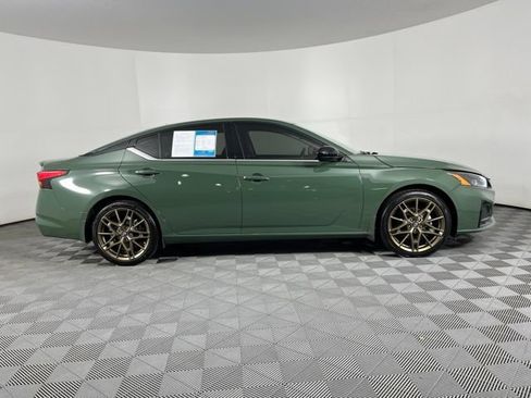 Used 2025 Nissan Altima 2.5 SR FWD image 13
