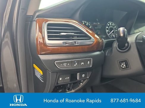 Used 2017 Genesis G90 5.0 Ultimate RWD image 12