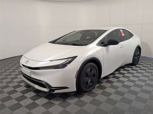 New 2026 Toyota Prius Plug-In Hybrid FWD image 2