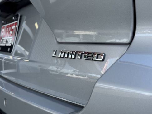 Used 2022 Jeep Grand Cherokee Limited RWD image 11