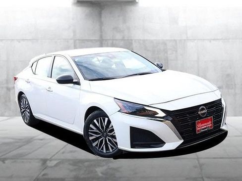 Certified 2025 Nissan Altima 2.5 SV FWD image 2