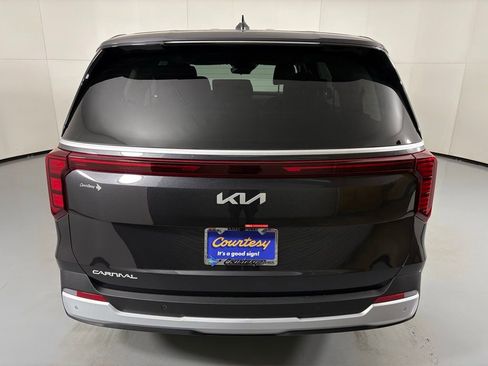 New 2026 Kia Carnival FWD image 7