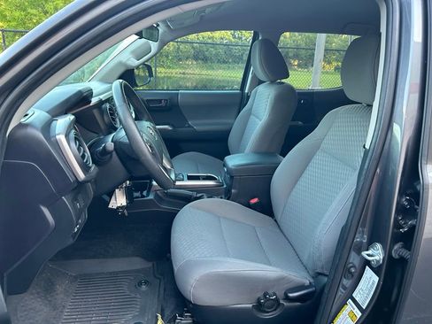 Used 2022 Toyota Tacoma SR5 RWD image 15