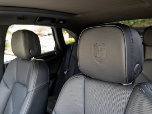 Certified 2026 Porsche Macan AWD/4WD image 23