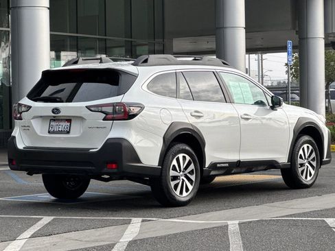 Used 2025 Subaru Outback Premium image 4