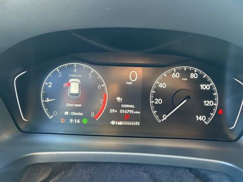 Used 2025 Honda Pilot Touring image 18