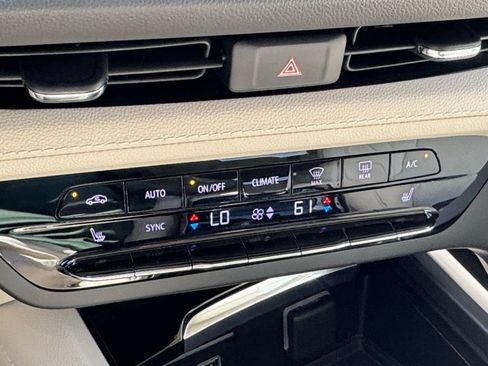 Used 2023 Buick Envision Essence AWD/4WD image 27