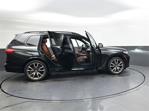 Used 2021 BMW X7 M50i image 31