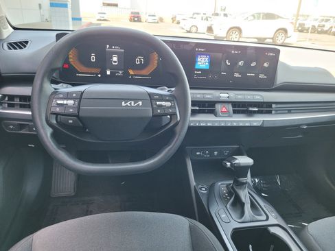 Used 2025 Kia K4 LXS image 18