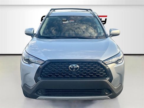 Used 2024 Toyota Corolla Cross LE image 2
