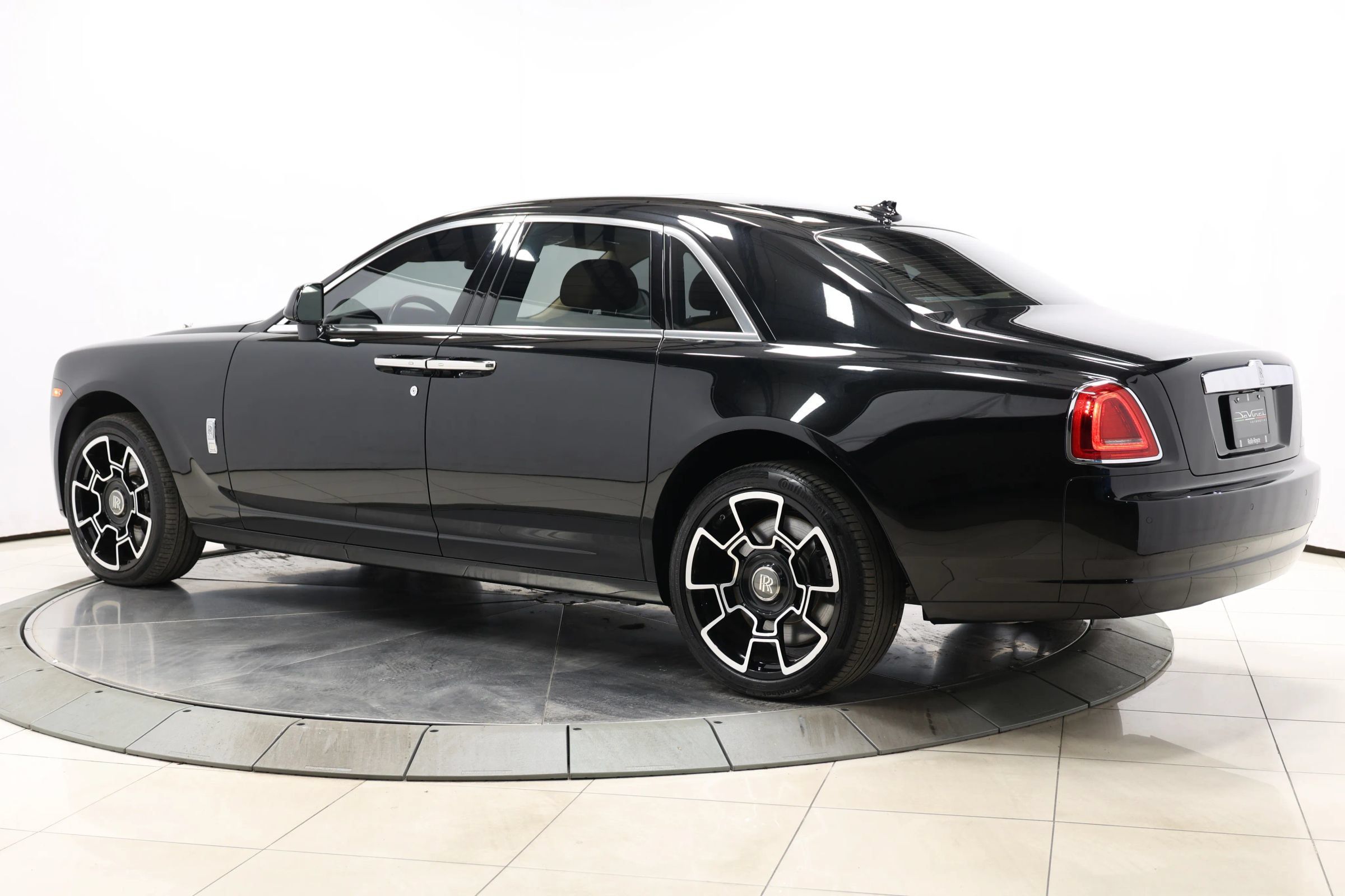 Used 2015 Rolls-Royce Ghost RWD image 72