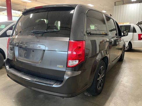 Used 2018 Dodge Grand Caravan SE FWD image 6
