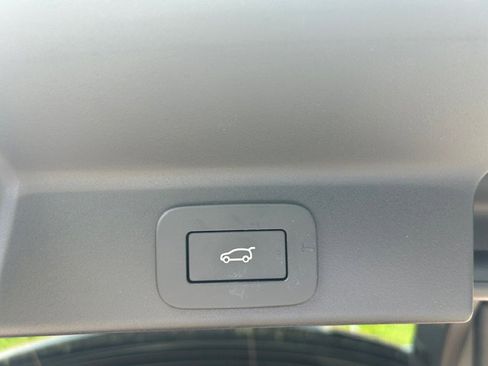 Used 2026 Jaguar F-PACE R-Dynamic S image 13