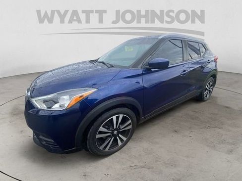 Used 2019 Nissan Kicks SV image 2