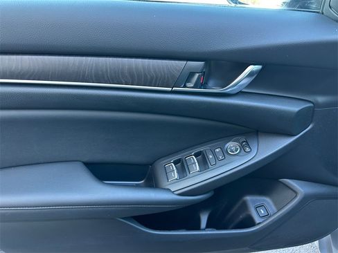 Used 2020 Honda Accord EX image 18