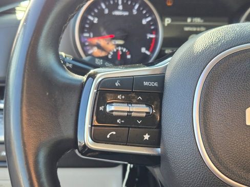 Used 2024 Kia Carnival LX image 27