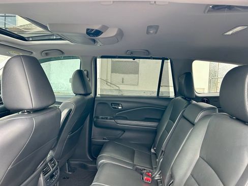 Used 2019 Honda Pilot Touring image 12