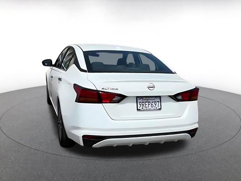Used 2025 Nissan Altima 2.5 SV FWD image 6
