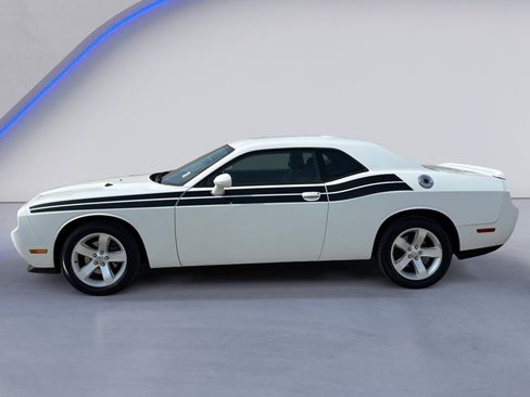 Used 2012 Dodge Challenger SXT image 10