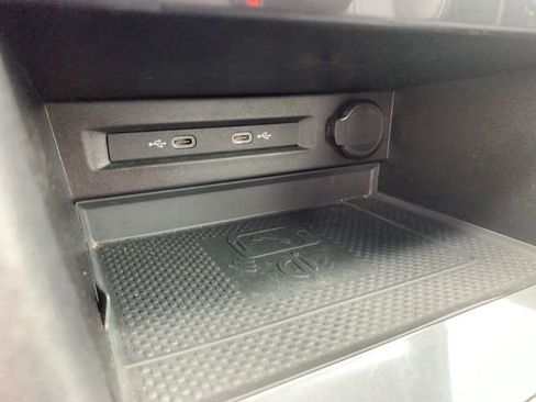 Used 2022 Volkswagen Tiguan SE R-Line image 34