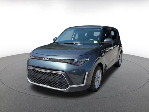 Used 2025 Kia Soul LX w/ LX Technology Package FWD image 7