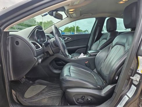 Used 2015 Chrysler 200 Limited w/ Convenience Group image 6