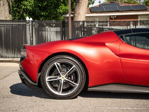 Used 2023 Ferrari 296 GTS RWD image 19