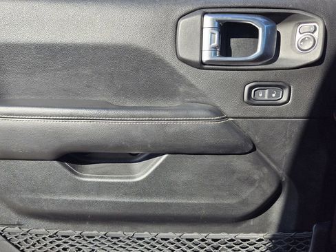 Used 2020 Jeep Gladiator Overland w/ Popular Equipment Package image 22