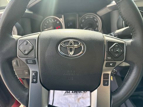 Used 2022 Toyota Tacoma SR5 AWD/4WD image 18