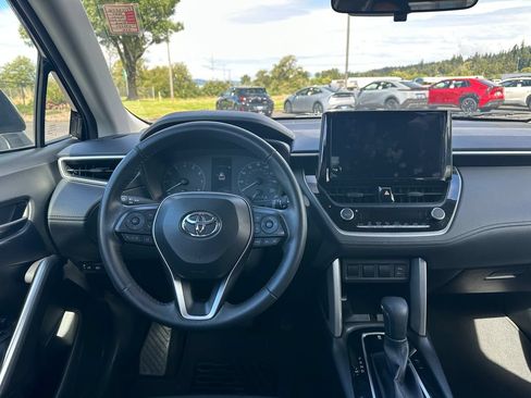Used 2024 Toyota Corolla Cross LE AWD/4WD image 15