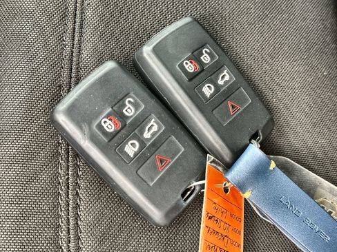 Used 2023 Land Rover Defender 110 image 26