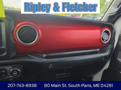 Used 2021 Jeep Gladiator Rubicon w/ Cold Weather Group AWD/4WD image 12