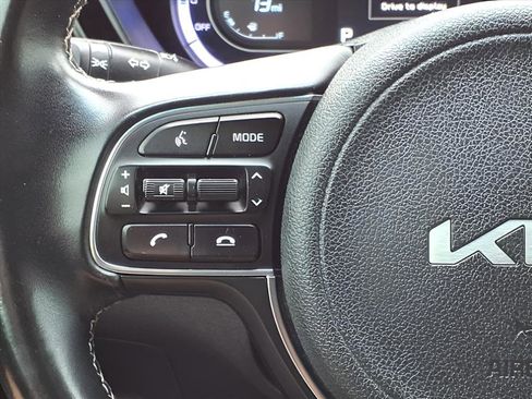 Used 2022 Kia Niro LXS image 8