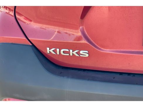Used 2018 Nissan Kicks SR FWD image 18