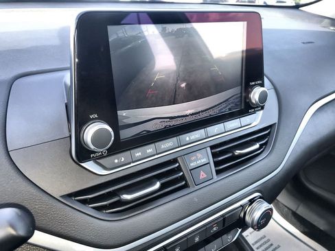 Used 2025 Nissan Altima 2.5 S FWD image 17