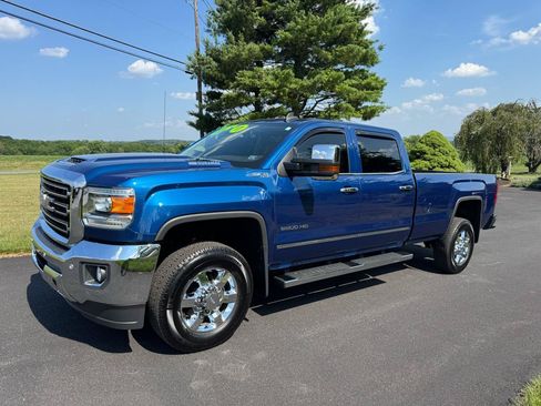 Used 2017 GMC Sierra 2500 SLT w/ Duramax Plus Package AWD/4WD image 2
