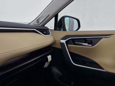 New 2025 Toyota RAV4 Limited image 31