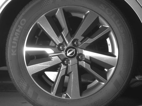 Used 2025 Nissan Versa SV FWD image 15