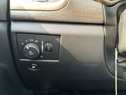 Used 2016 Jeep Grand Cherokee Laredo w/ Quick Order Package 23E AWD/4WD image 14