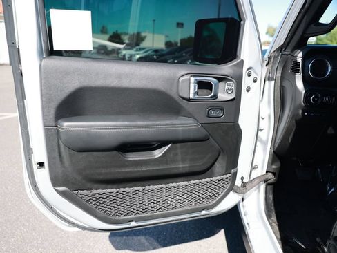 Used 2022 Jeep Wrangler Unlimited Sahara AWD/4WD image 18