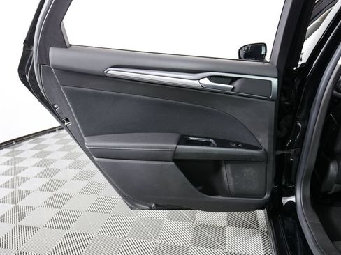 Used 2016 Ford Fusion SE FWD image 16