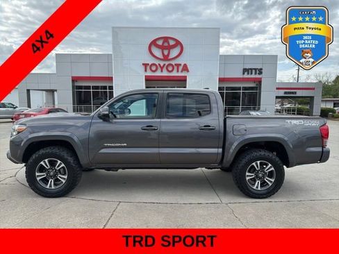 Used 2017 Toyota Tacoma TRD Sport w/ Tow Package (A/T) image 8