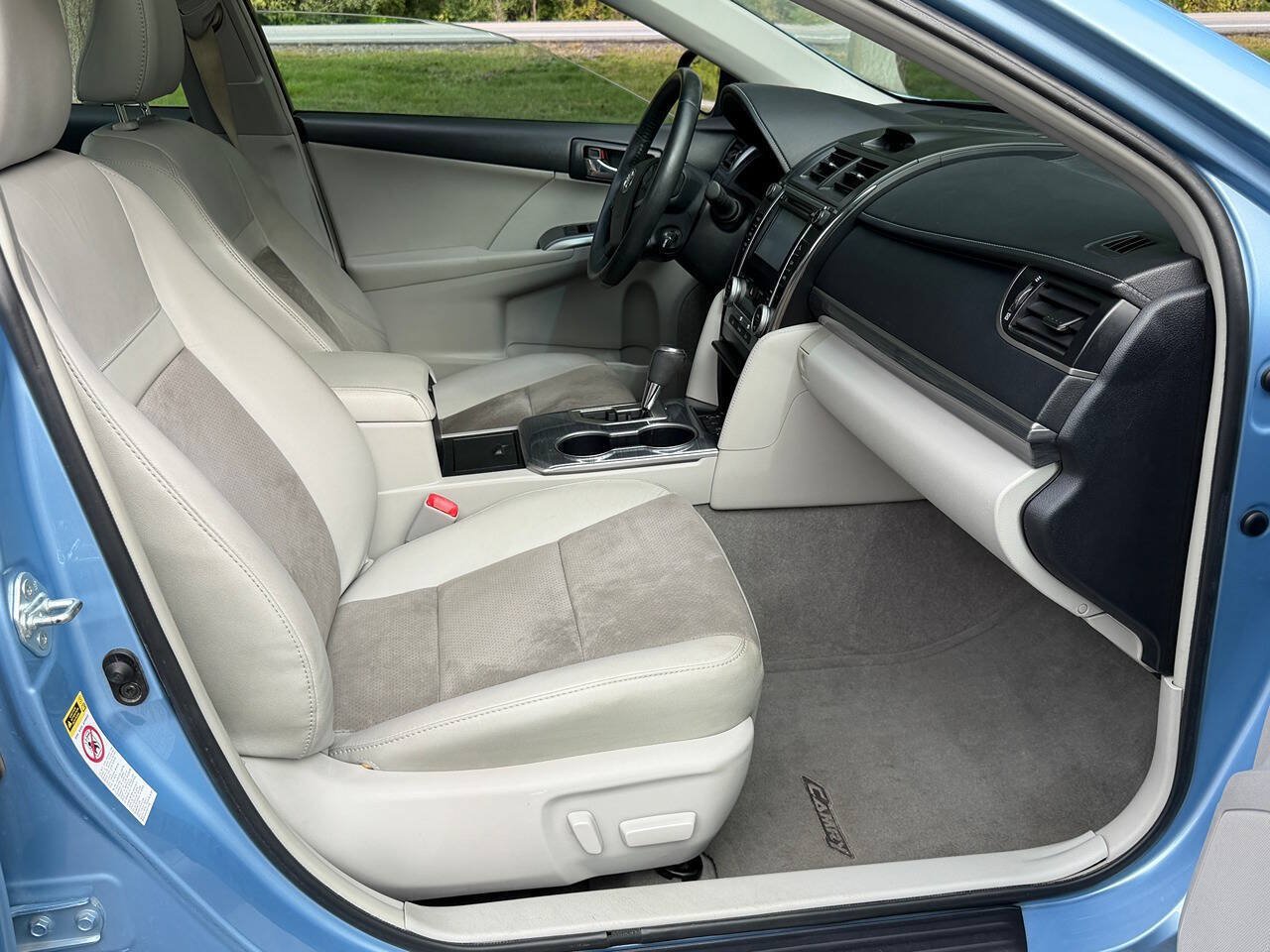 Used 2012 Toyota Camry XLE w/ Leather Pkg FWD image 14