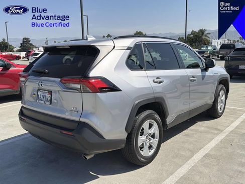 Used 2021 Toyota RAV4 LE AWD/4WD image 17