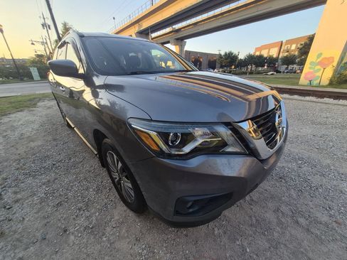 Used 2019 Nissan Pathfinder SV FWD image 9