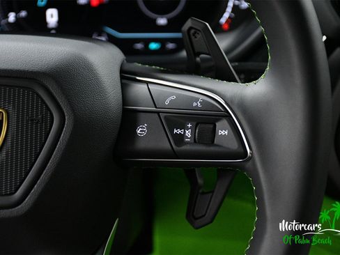 Used 2025 Lamborghini Urus SE image 30