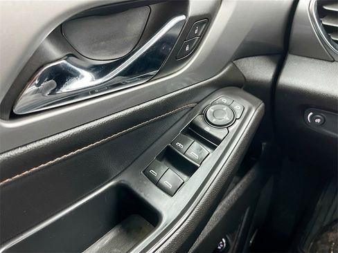 Used 2018 Chevrolet Traverse LT image 18